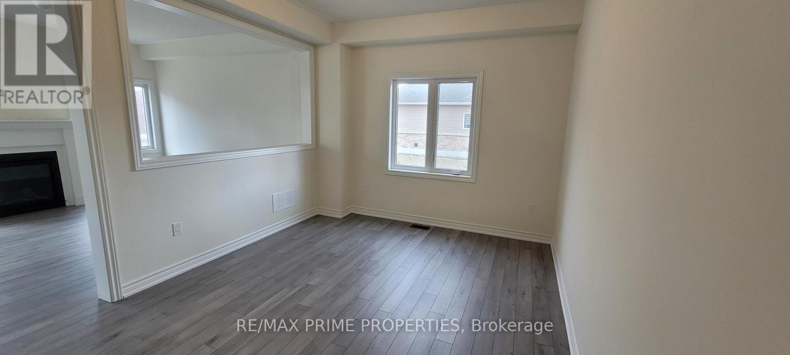 9 Grieves Street, Georgina, Ontario  L0E 1R0 - Photo 5 - N12473531