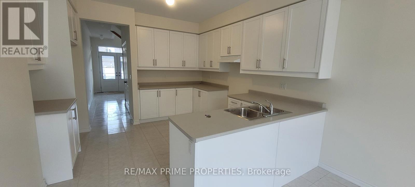 9 Grieves Street, Georgina, Ontario  L0E 1R0 - Photo 2 - N12473531