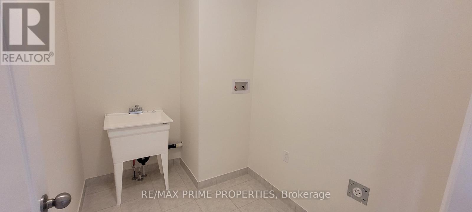 9 Grieves Street, Georgina, Ontario  L0E 1R0 - Photo 10 - N12473531