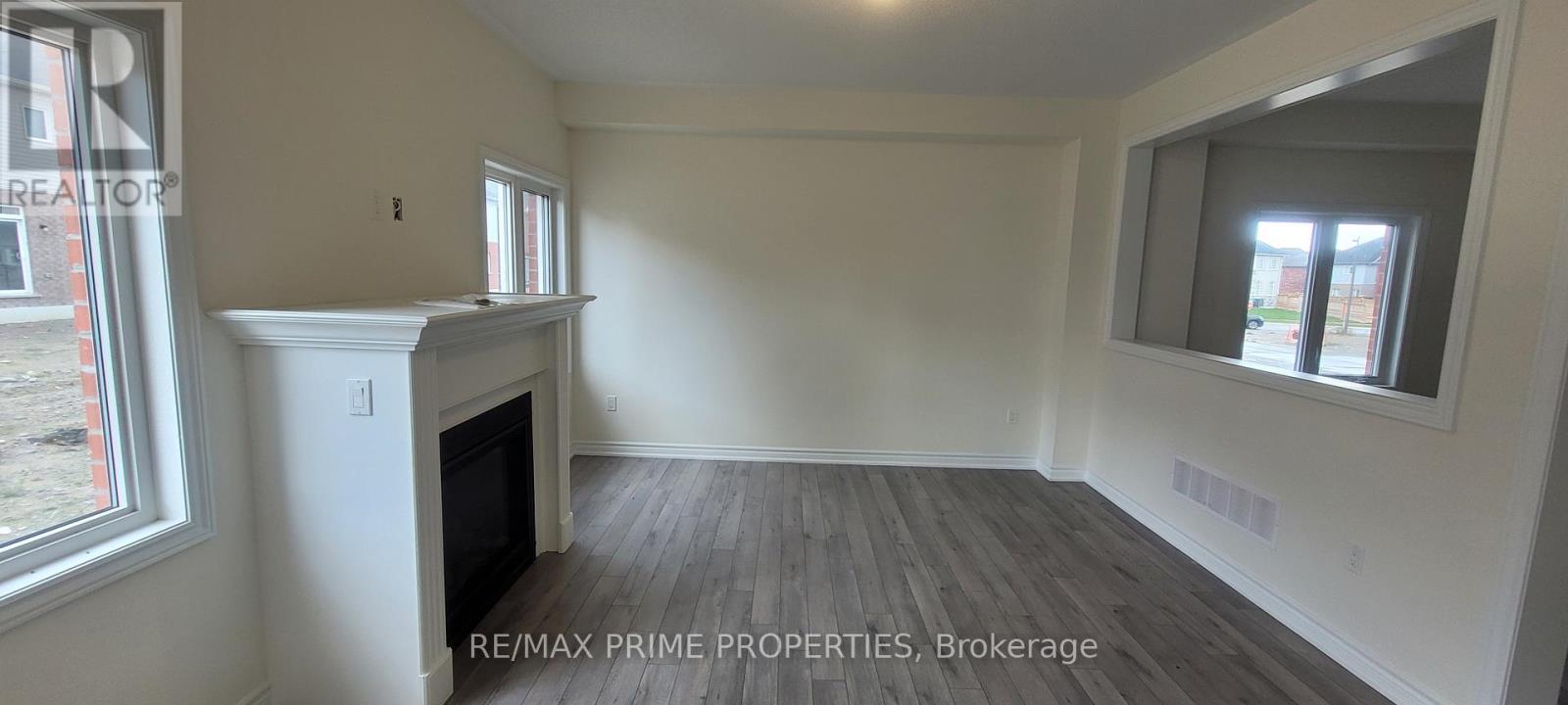 9 Grieves Street, Georgina, Ontario  L0E 1R0 - Photo 4 - N12473531