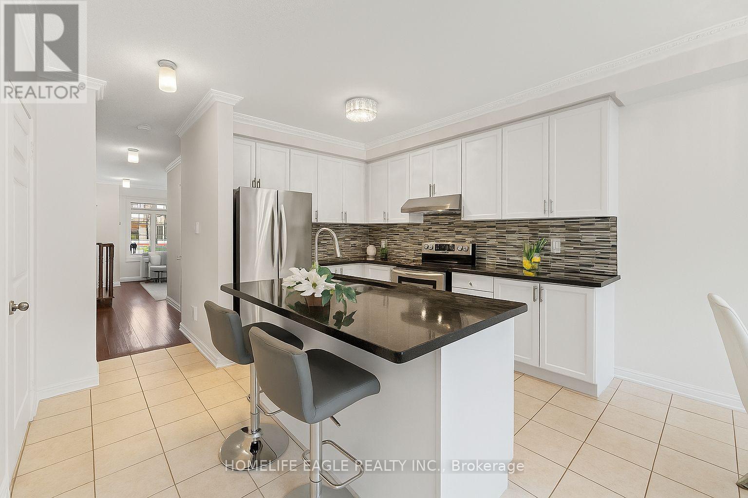 39 Pitney Avenue, Richmond Hill, Ontario  L4E 4Y5 - Photo 5 - N12479205