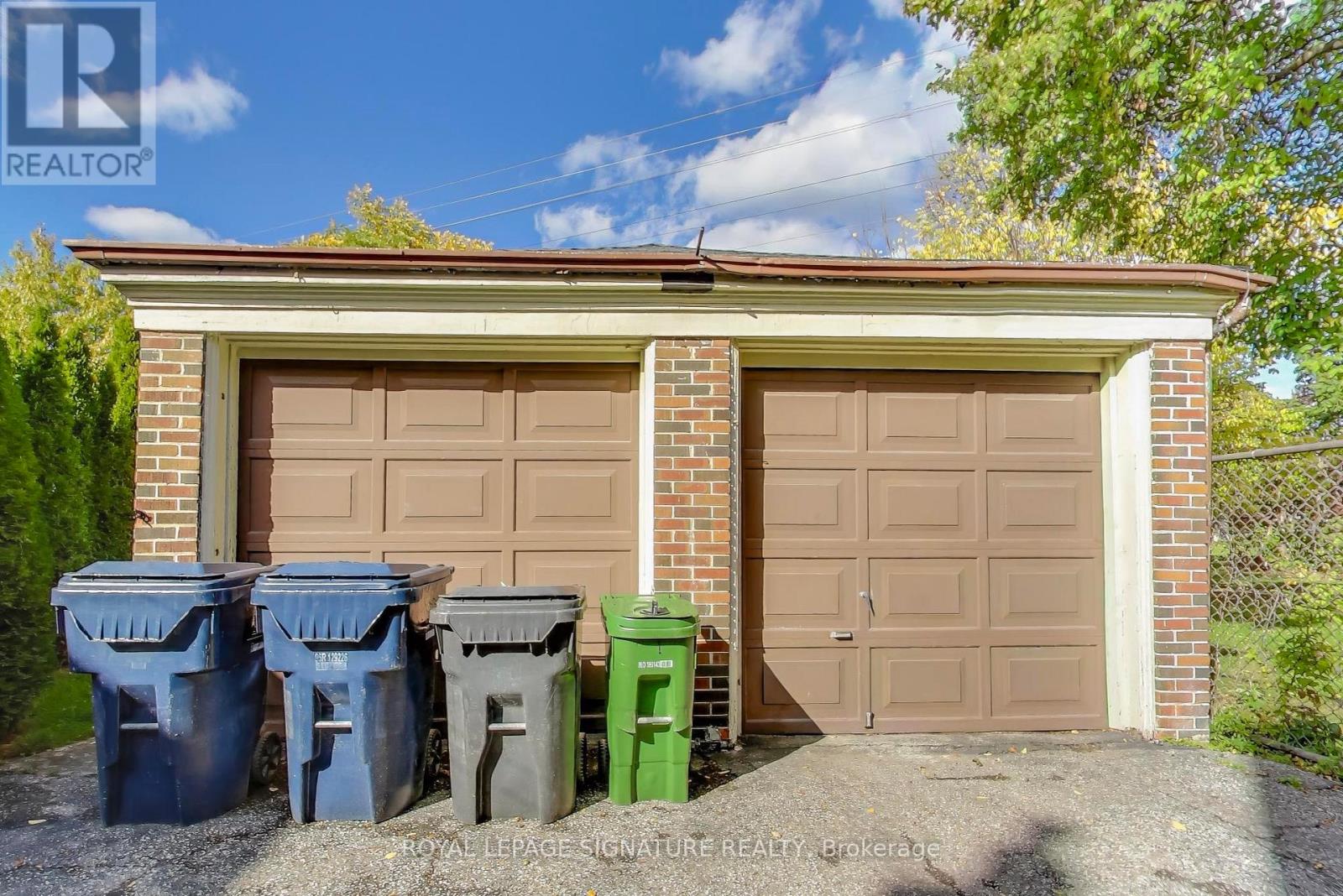 6 Brandon Avenue, Toronto, Ontario  M6H 2C9 - Photo 31 - W12478358