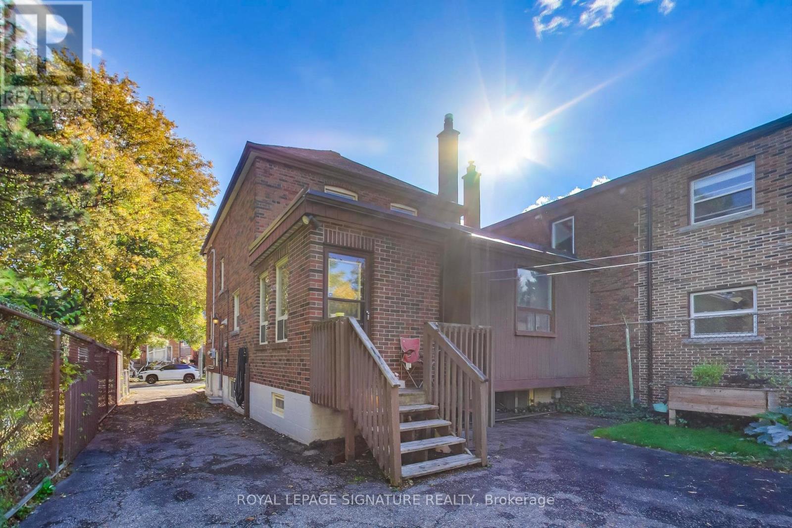6 Brandon Avenue, Toronto, Ontario  M6H 2C9 - Photo 27 - W12478358