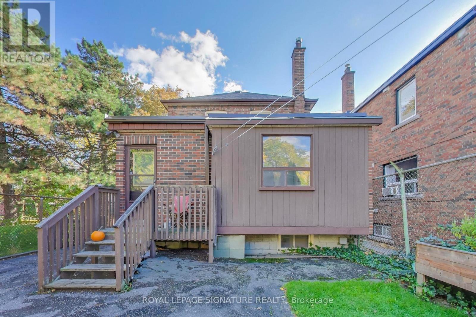 6 Brandon Avenue, Toronto, Ontario  M6H 2C9 - Photo 28 - W12478358