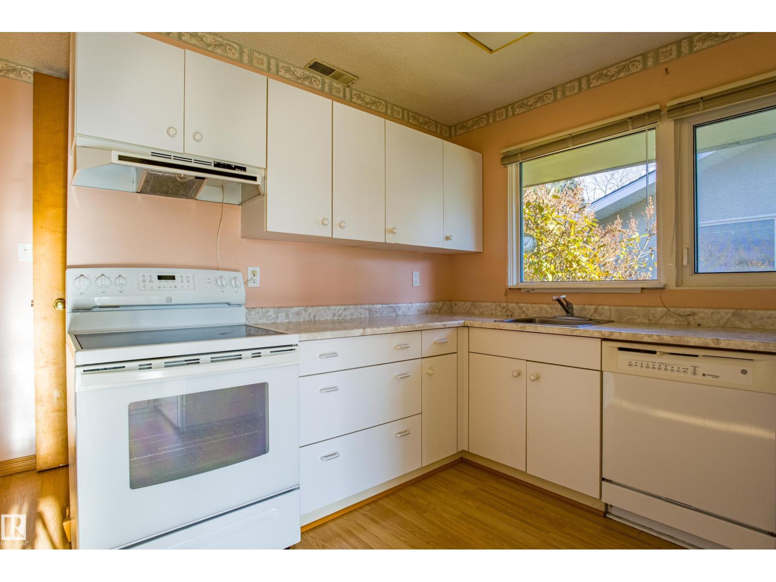 4051 120 St Nw, Edmonton, Alberta  T6J 1X7 - Photo 19 - E4463265