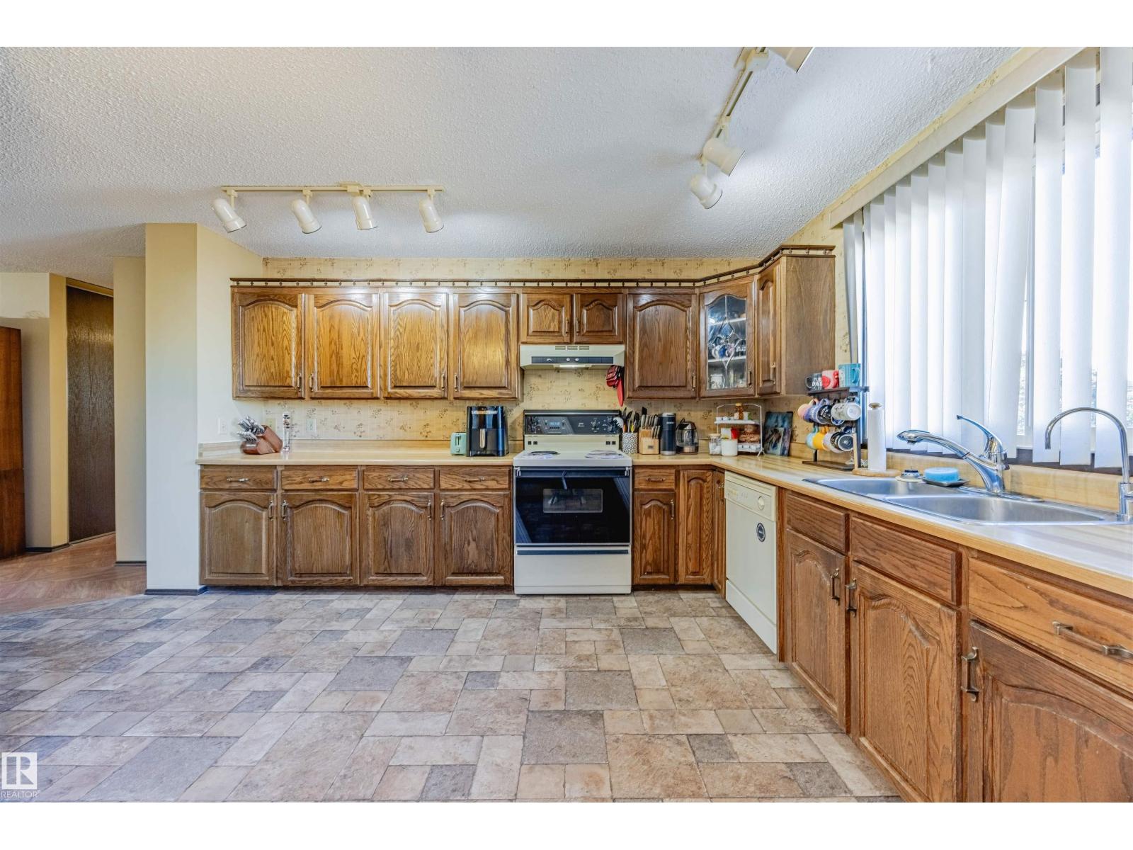 3924 55 St Nw, Edmonton, Alberta  T6L 1C2 - Photo 12 - E4463267