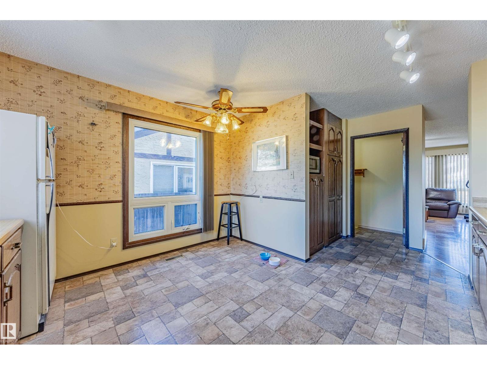 3924 55 St Nw, Edmonton, Alberta  T6L 1C2 - Photo 14 - E4463267