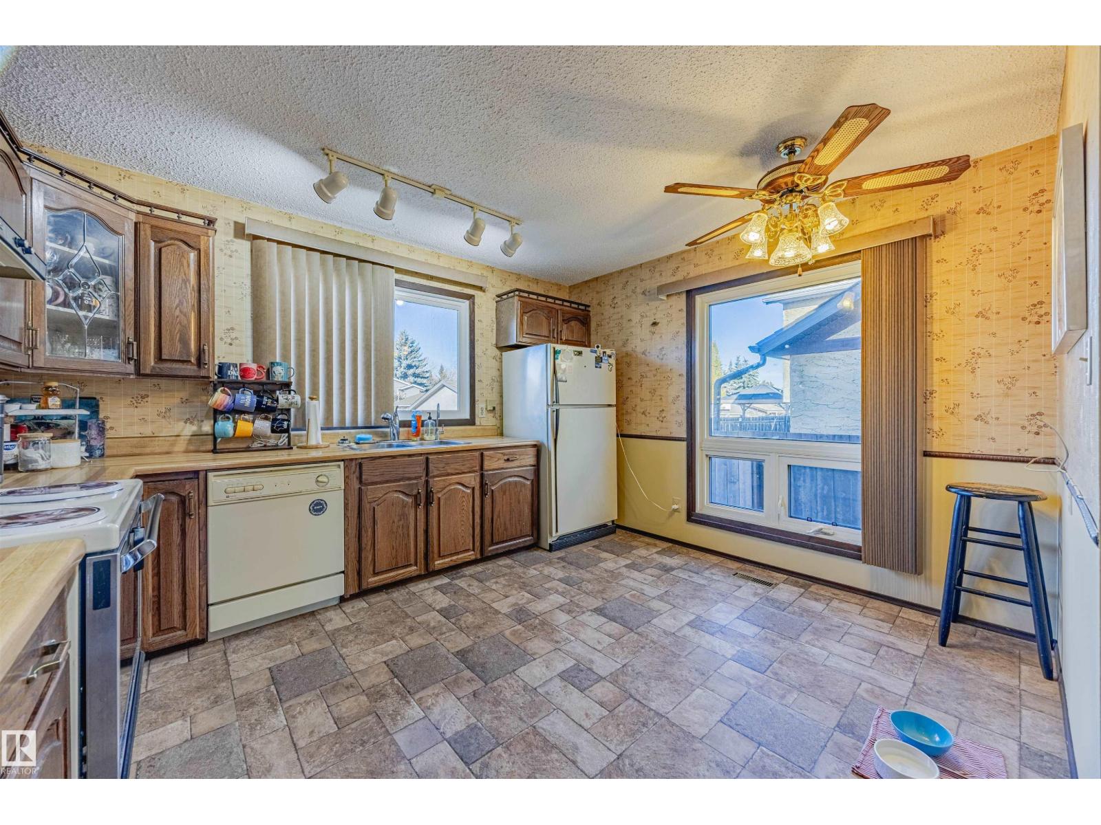 3924 55 St Nw, Edmonton, Alberta  T6L 1C2 - Photo 9 - E4463267