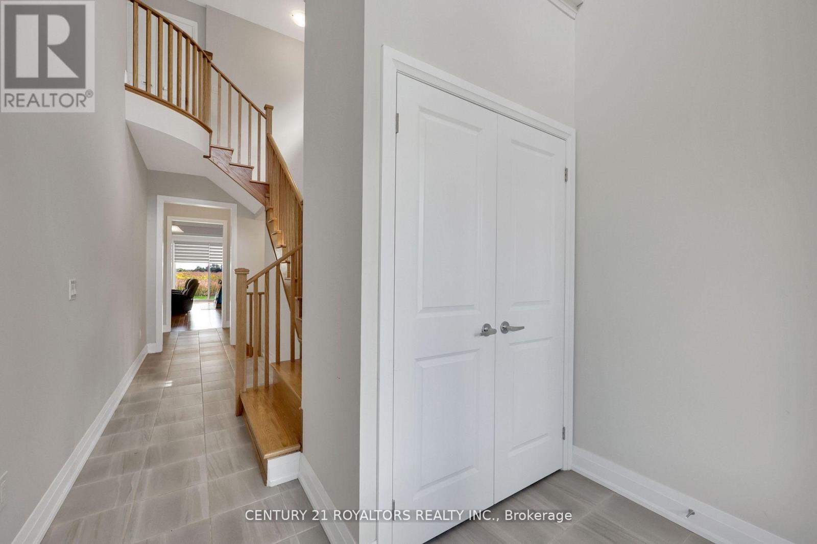 909 Knights Lane, Woodstock, Ontario  N4T 0P7 - Photo 6 - X12479297