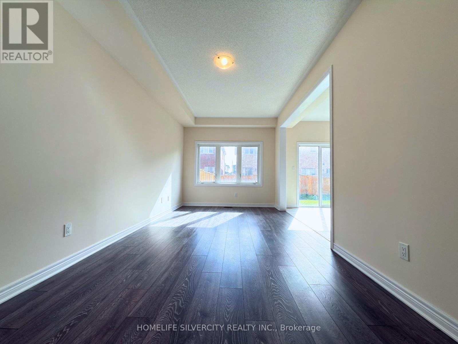 35 Sparkle Drive, Thorold, Ontario  L2V 0H2 - Photo 11 - X12479363