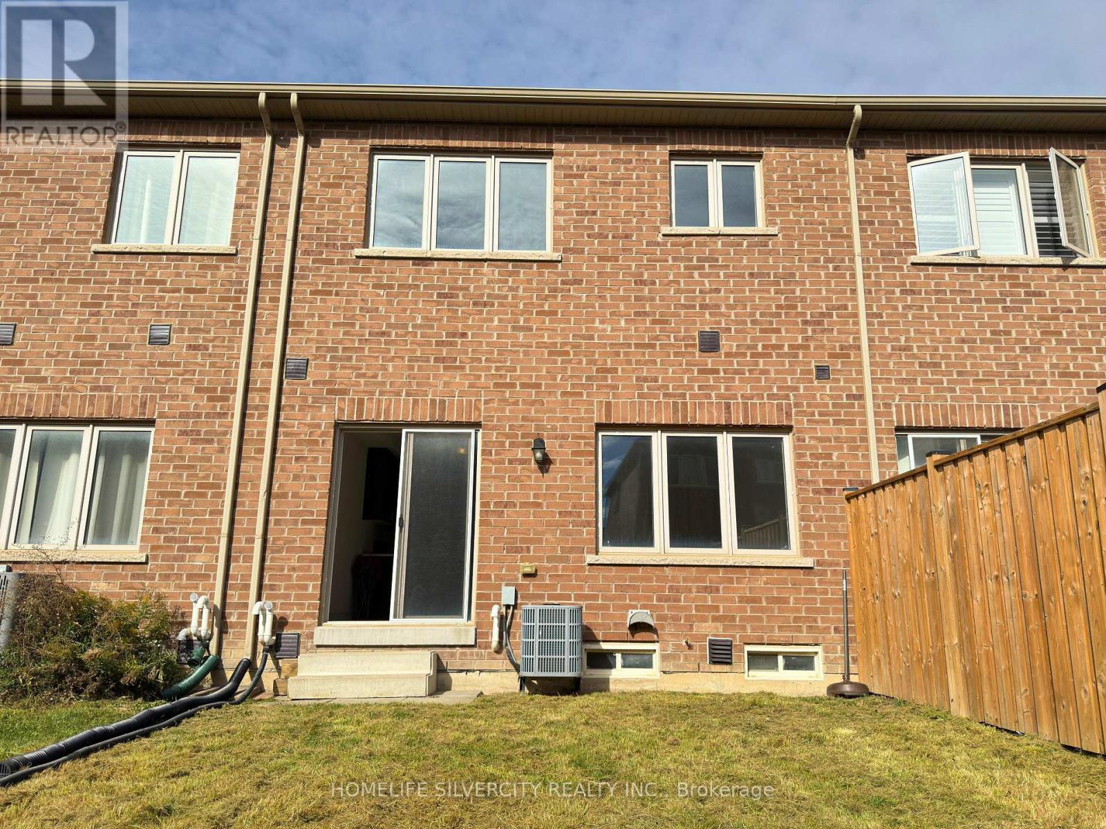 35 Sparkle Drive, Thorold, Ontario  L2V 0H2 - Photo 12 - X12479363