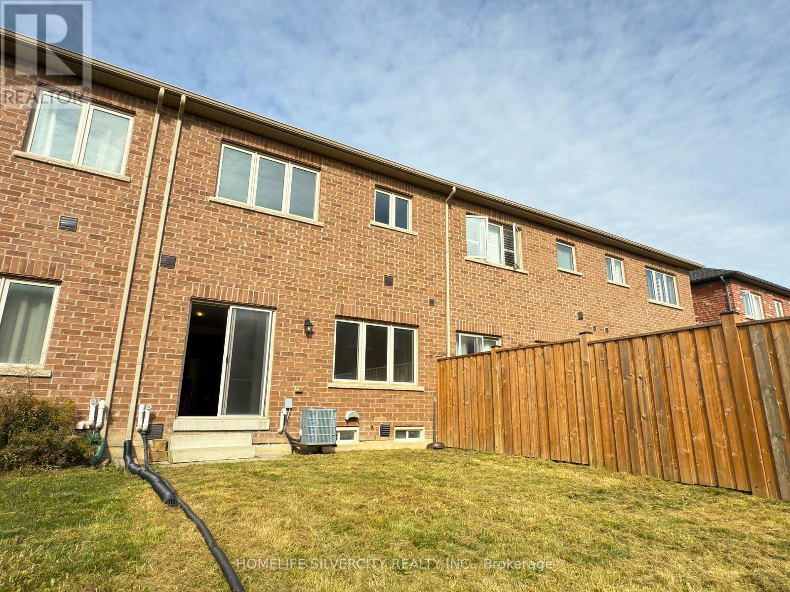 35 Sparkle Drive, Thorold, Ontario  L2V 0H2 - Photo 14 - X12479363