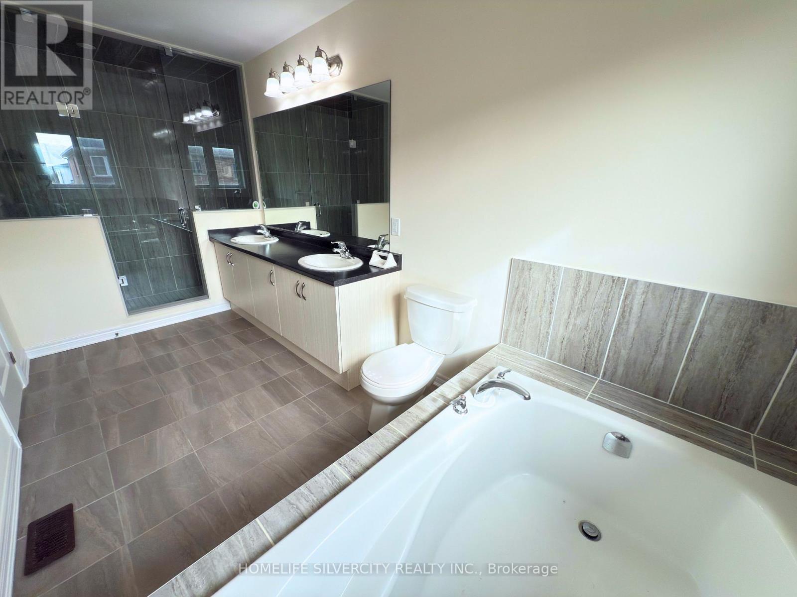 35 Sparkle Drive, Thorold, Ontario  L2V 0H2 - Photo 19 - X12479363