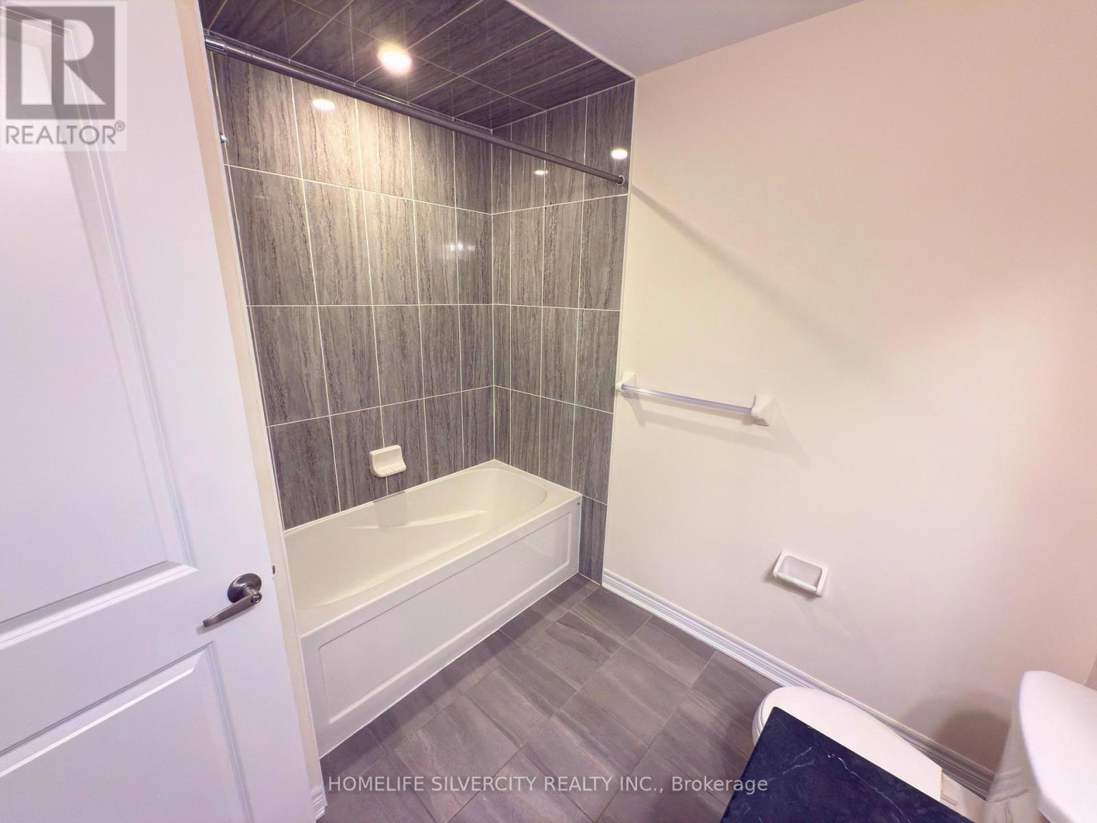 35 Sparkle Drive, Thorold, Ontario  L2V 0H2 - Photo 24 - X12479363