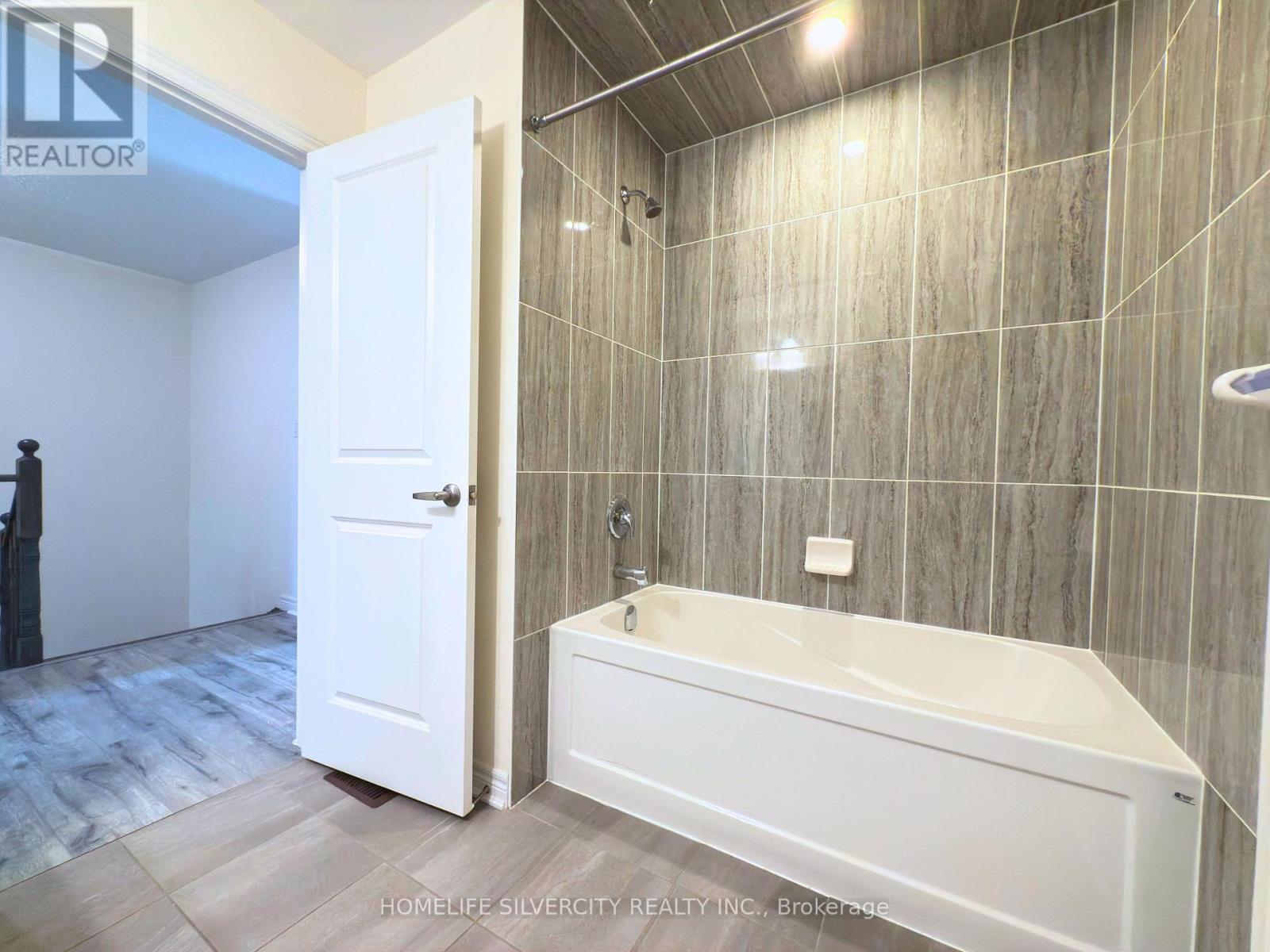 35 Sparkle Drive, Thorold, Ontario  L2V 0H2 - Photo 26 - X12479363