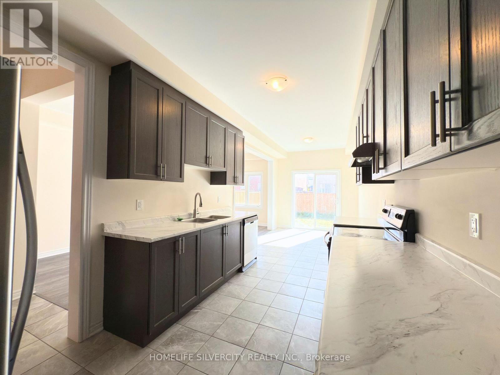 35 Sparkle Drive, Thorold, Ontario  L2V 0H2 - Photo 7 - X12479363