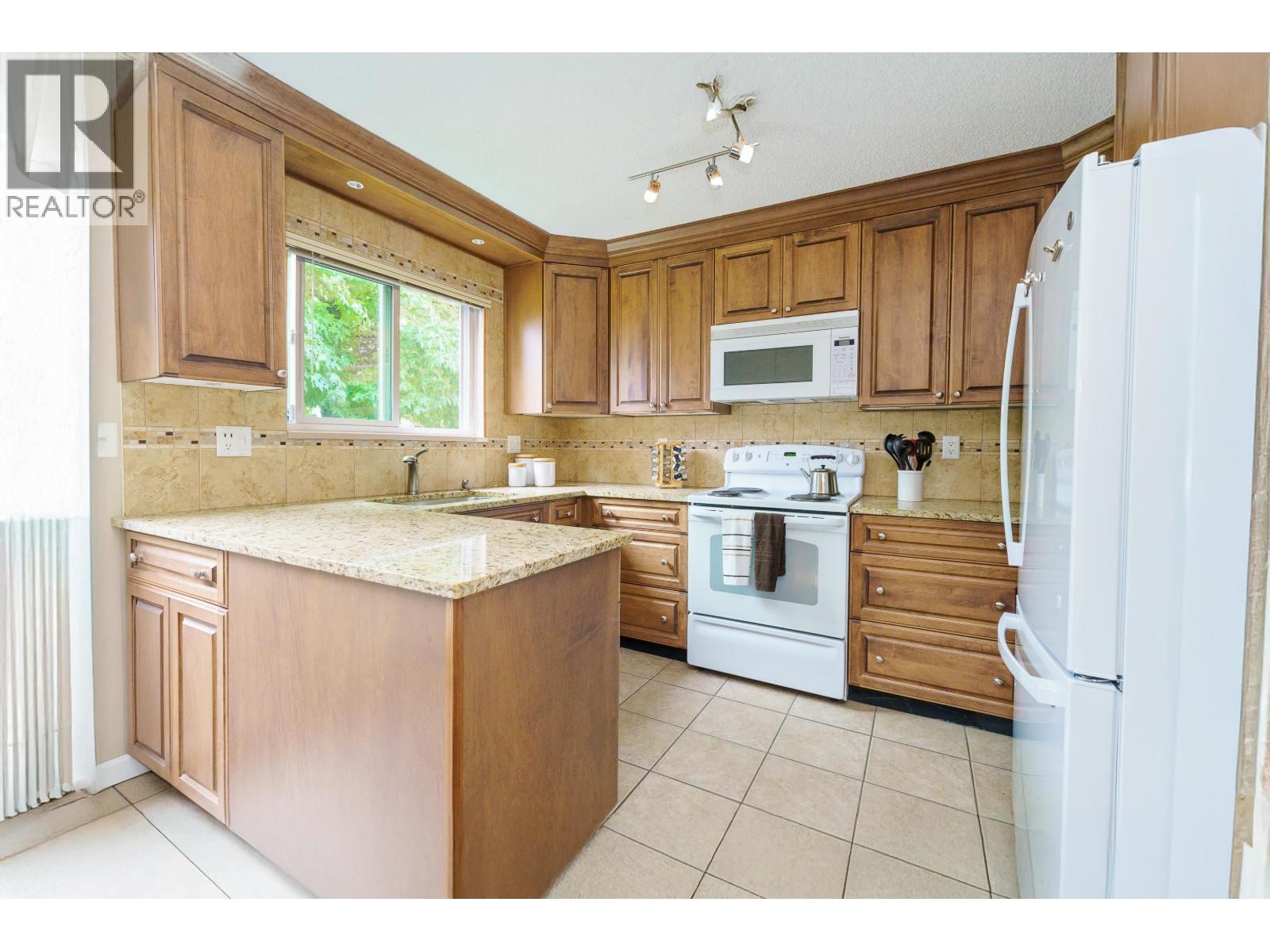 1276 Gabriola Drive, Coquitlam, British Columbia  V3E 1P5 - Photo 3 - R3061480