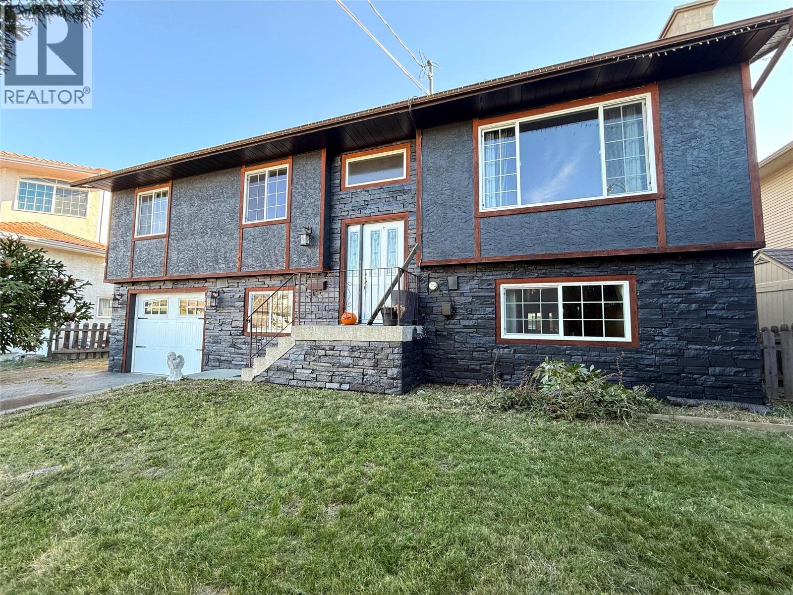 861 Nicolani Street, Kamloops, British Columbia  V2B 8C6 - Photo 1 - 10366424