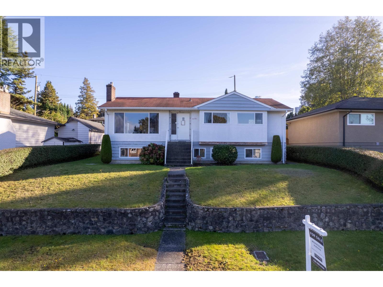 4370 Briarwood Crescent, Burnaby, British Columbia  V5G 2M6 - Photo 1 - R3061369