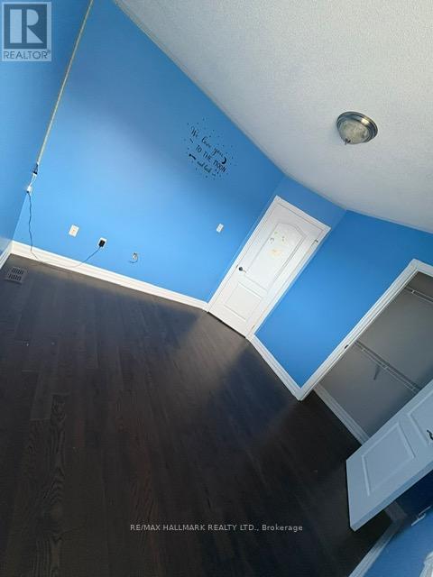 Main - 19 Wyman Crescent, Bradford West Gwillimbury, Ontario  L3Z 3J5 - Photo 3 - N12478405