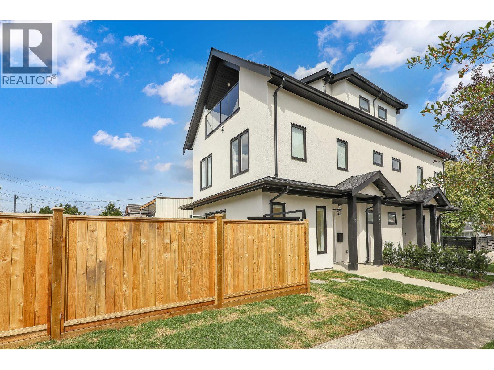 2 3695 E 26 AVENUE, Vancouver, British Columbia