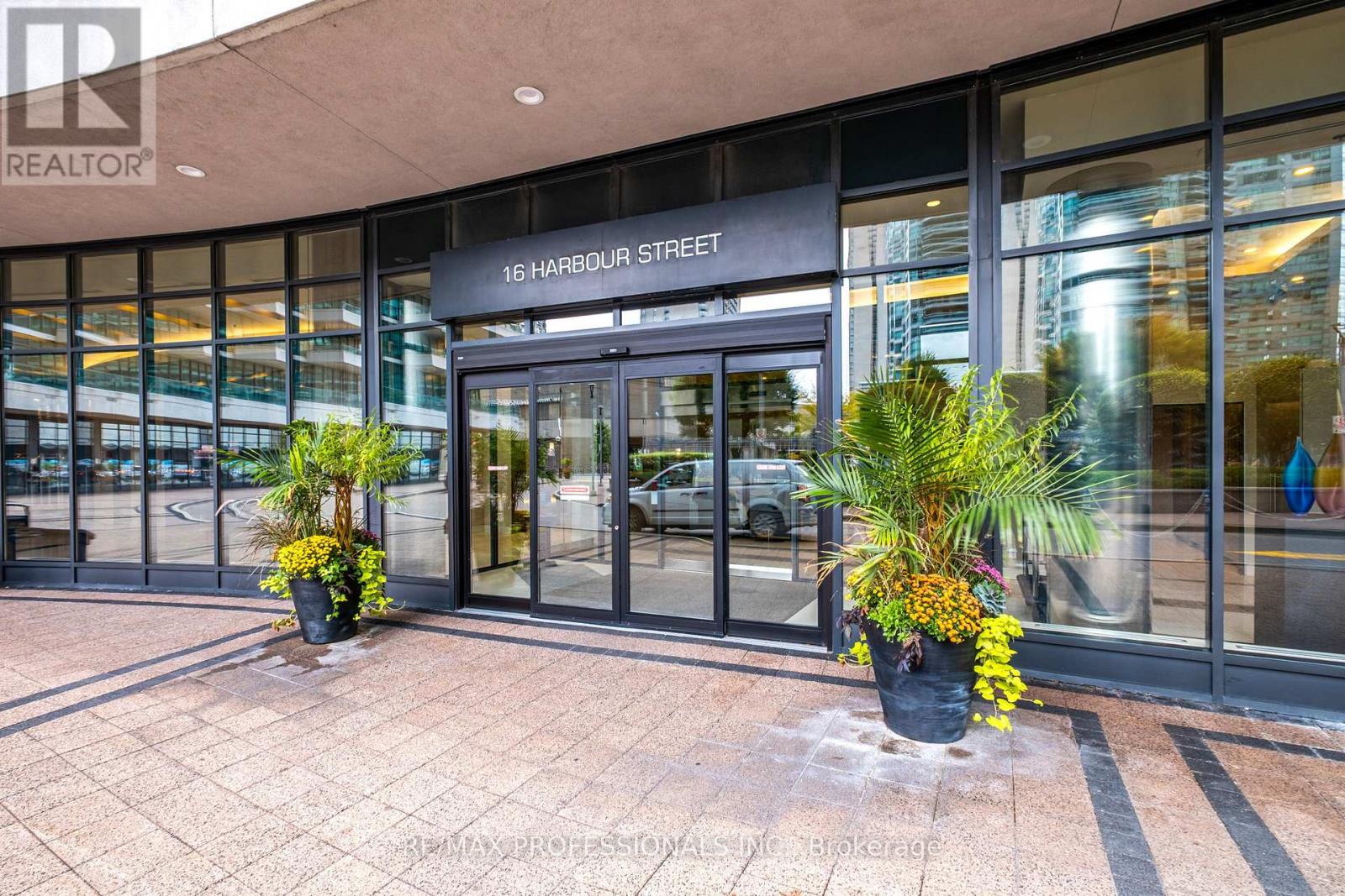 5304 - 16 Harbour Street, Toronto, Ontario  M5J 2Z7 - Photo 2 - C12479410