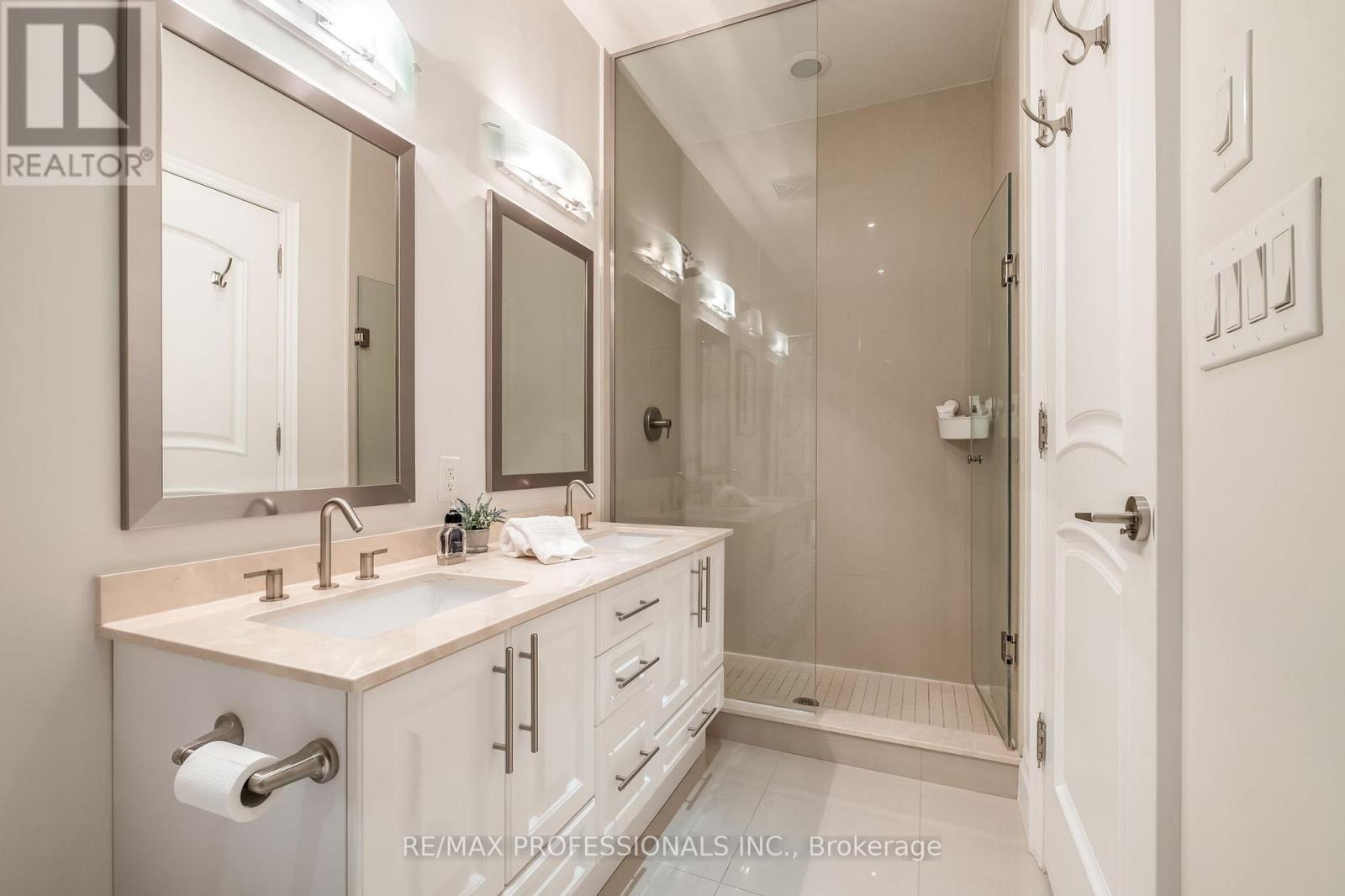 5304 - 16 Harbour Street, Toronto, Ontario  M5J 2Z7 - Photo 32 - C12479410