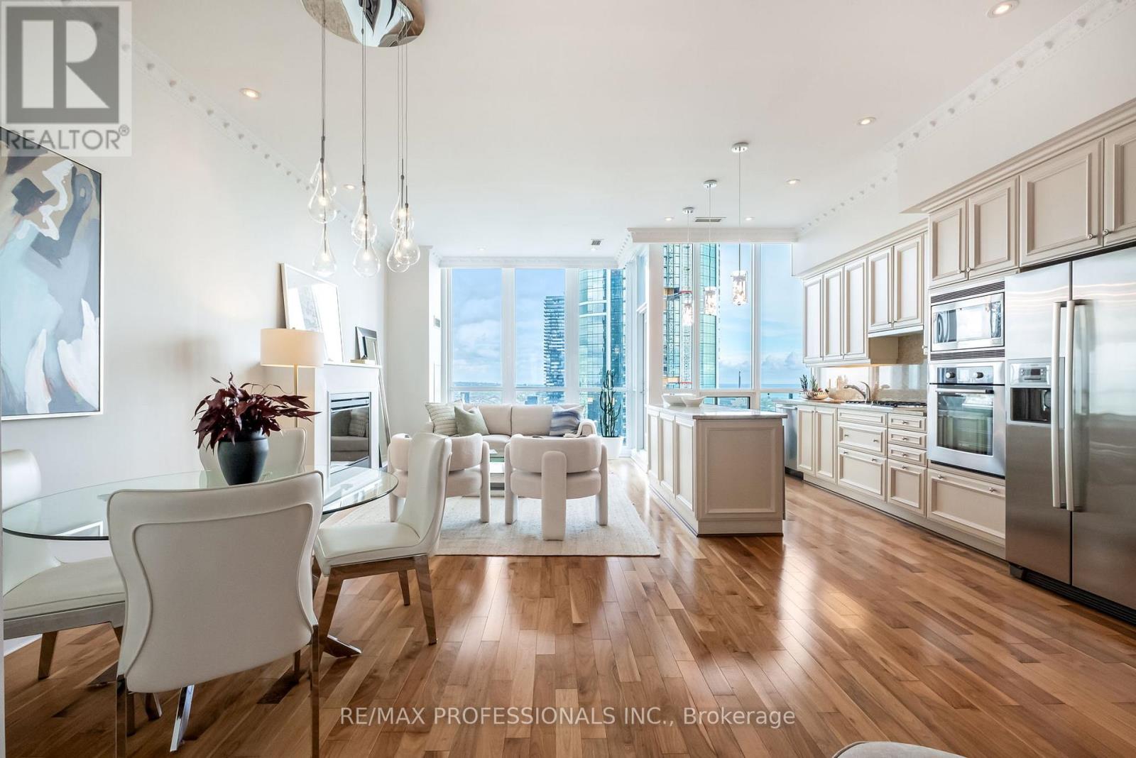 5304 - 16 Harbour Street, Toronto, Ontario  M5J 2Z7 - Photo 4 - C12479410