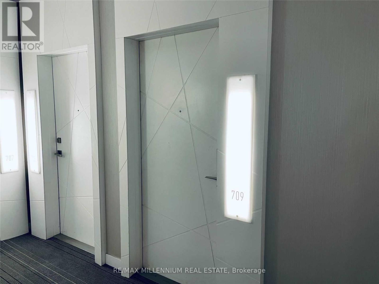 709 - 14 York Street, Toronto, Ontario  M5J 2Z2 - Photo 2 - C12479413