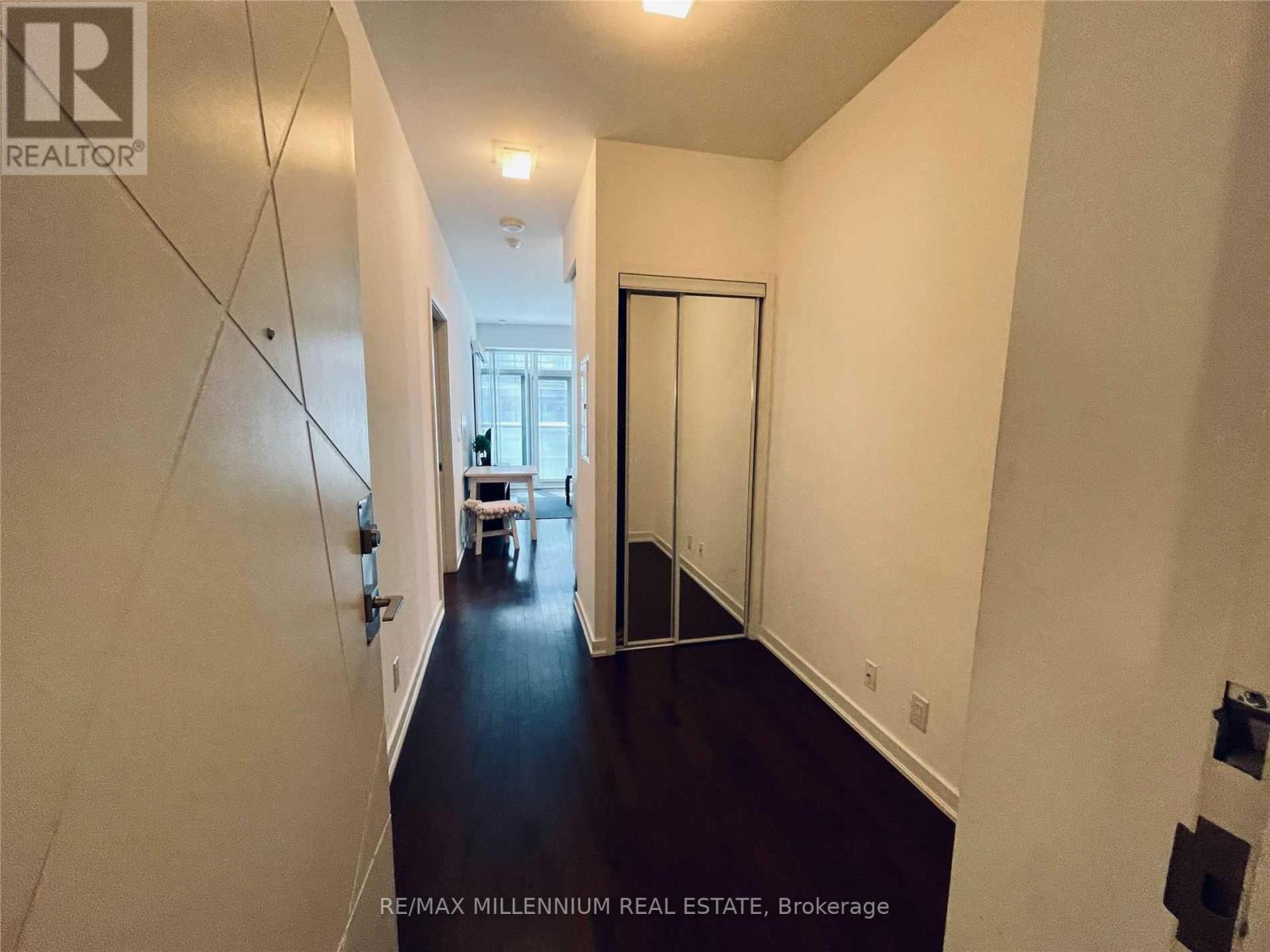 709 - 14 York Street, Toronto, Ontario  M5J 2Z2 - Photo 3 - C12479413