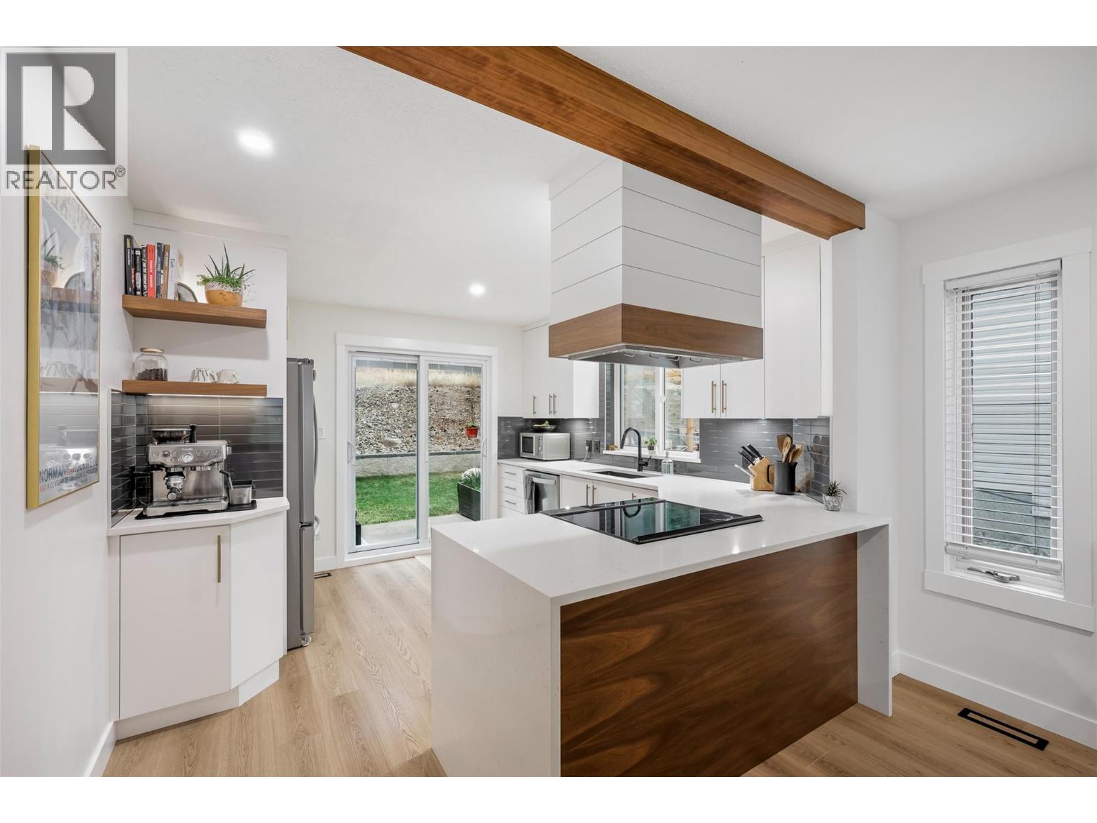 2753 Qu'appelle Boulevard, Kamloops, British Columbia  V2E 2J9 - Photo 3 - 10366519