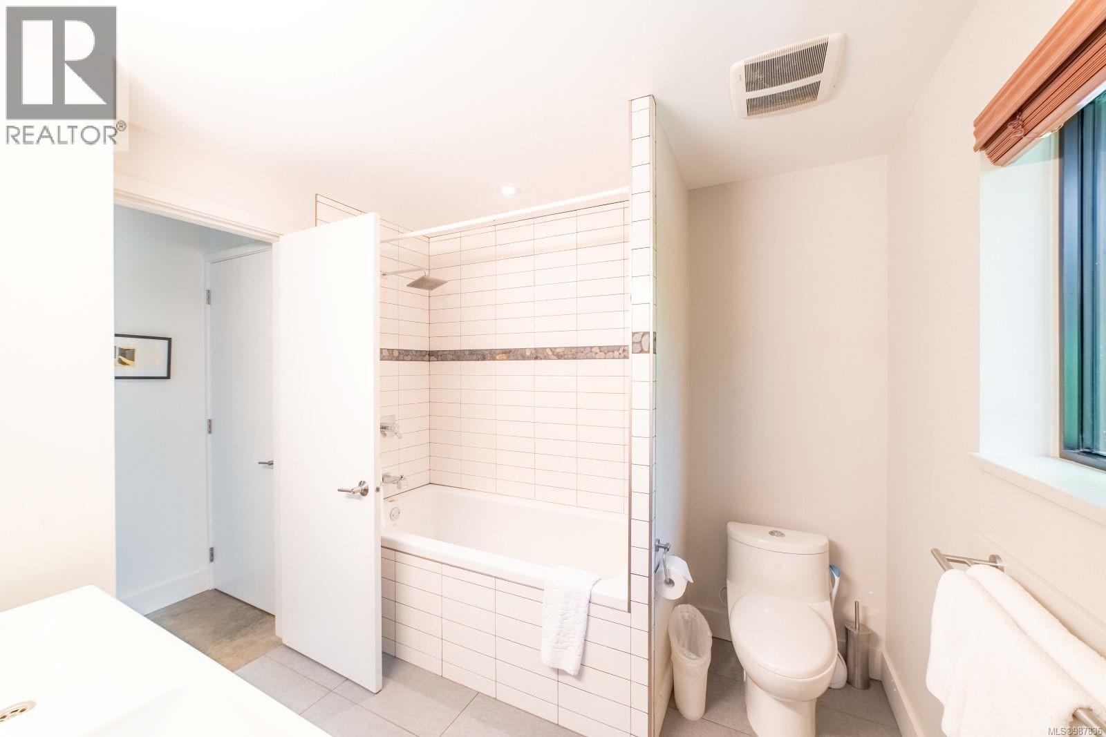 1156 Pacific Rim Hwy, Tofino, British Columbia  V0R 2Z0 - Photo 19 - 987836