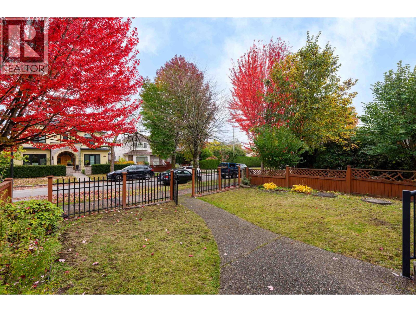 7949 Montcalm Street, Vancouver, British Columbia  V6P 4P2 - Photo 2 - R3061506
