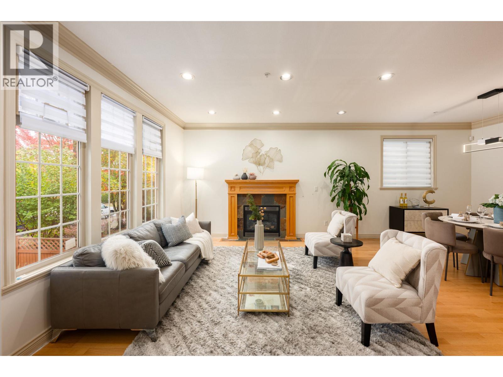 7949 Montcalm Street, Vancouver, British Columbia  V6P 4P2 - Photo 4 - R3061506
