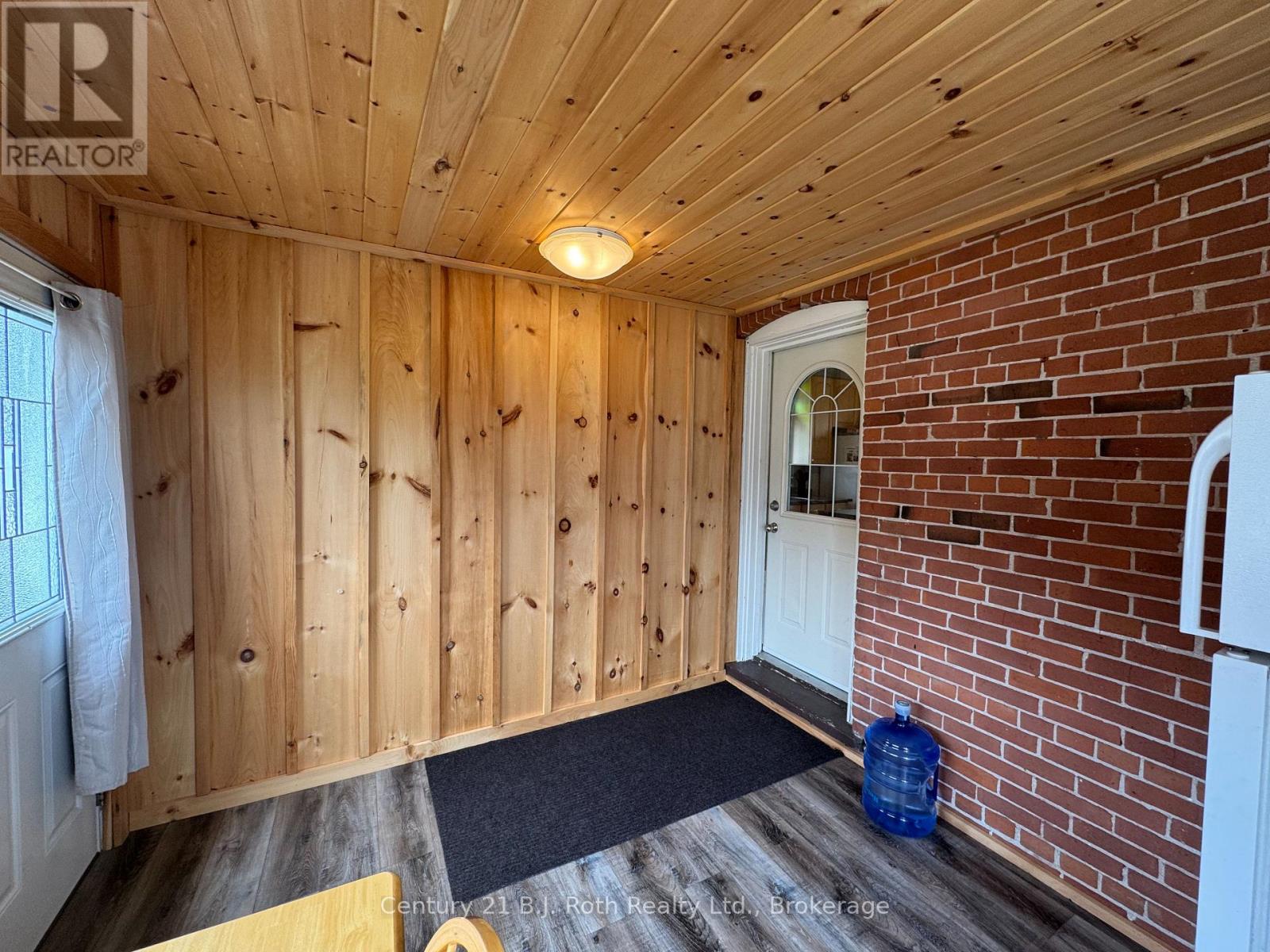 33 Sussex Street S, Kawartha Lakes, Ontario  K9V 3E7 - Photo 37 - X12479495