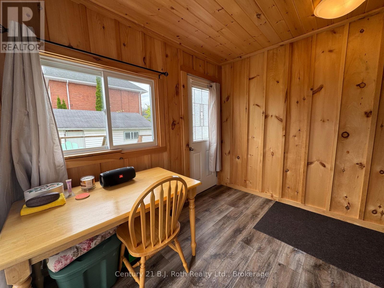 33 Sussex Street S, Kawartha Lakes, Ontario  K9V 3E7 - Photo 38 - X12479495