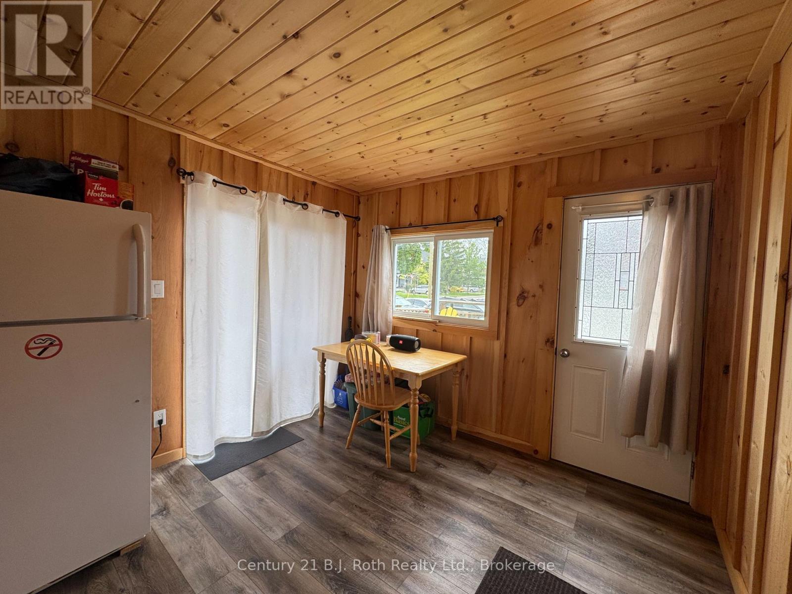 33 Sussex Street S, Kawartha Lakes, Ontario  K9V 3E7 - Photo 39 - X12479495