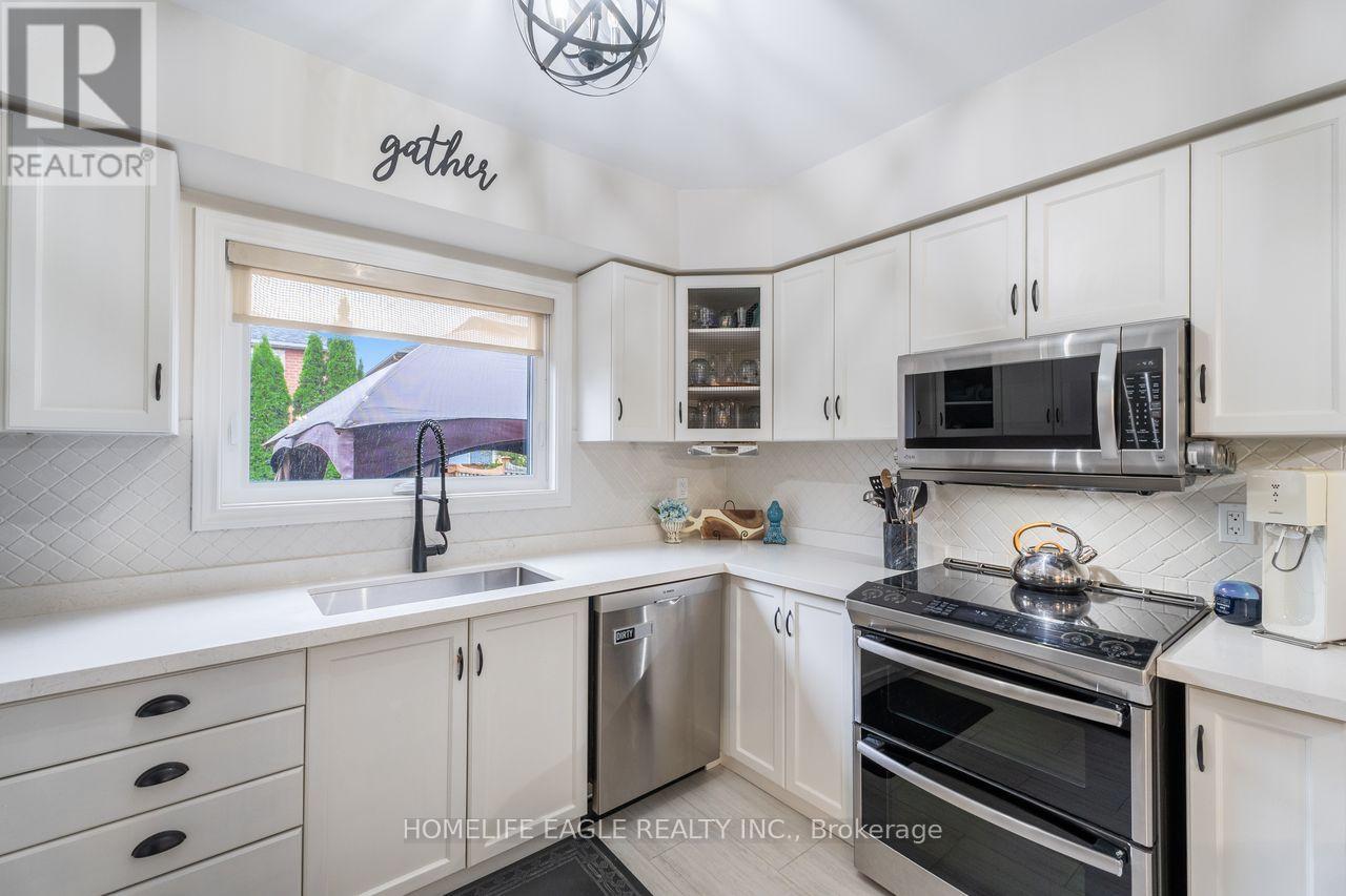 114 Surgeoner Crescent, Newmarket, Ontario  L3X 2L2 - Photo 5 - N12479414