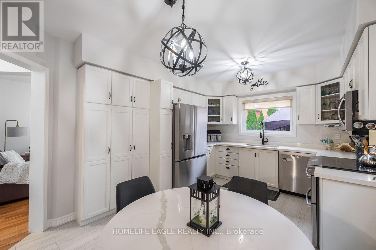 114 Surgeoner Crescent, Newmarket, Ontario  L3X 2L2 - Photo 6 - N12479414