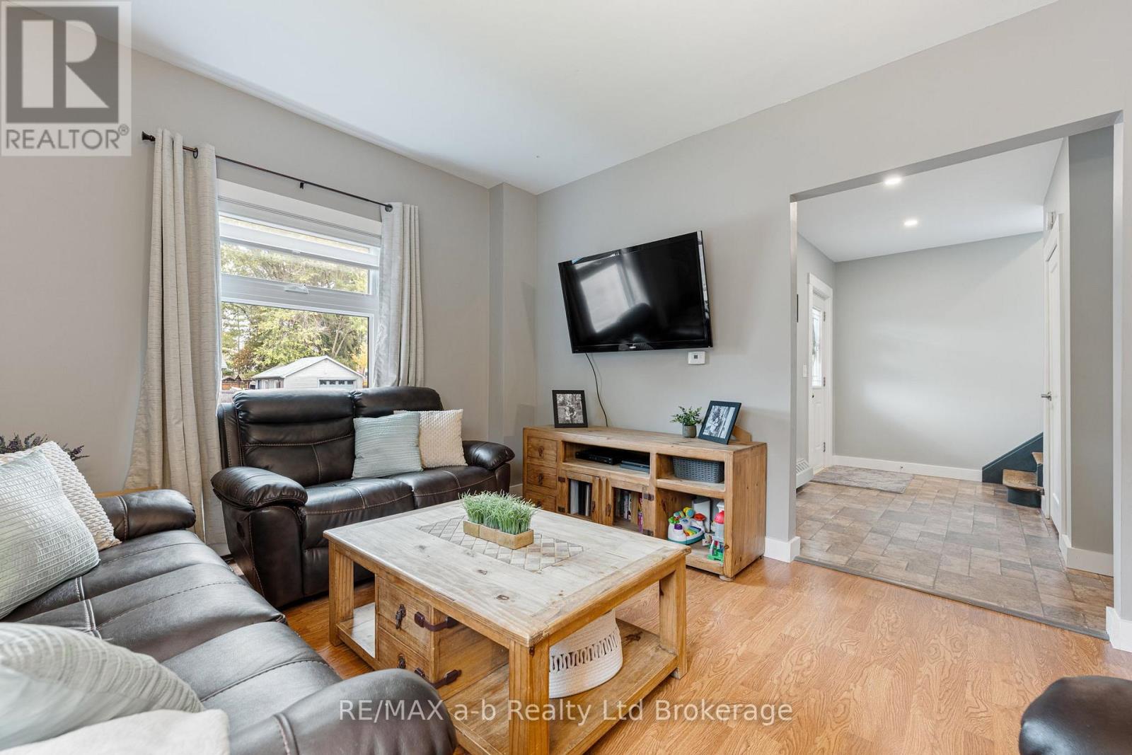 31 Concession Street W, Tillsonburg, Ontario  N4G 1R4 - Photo 3 - X12479493