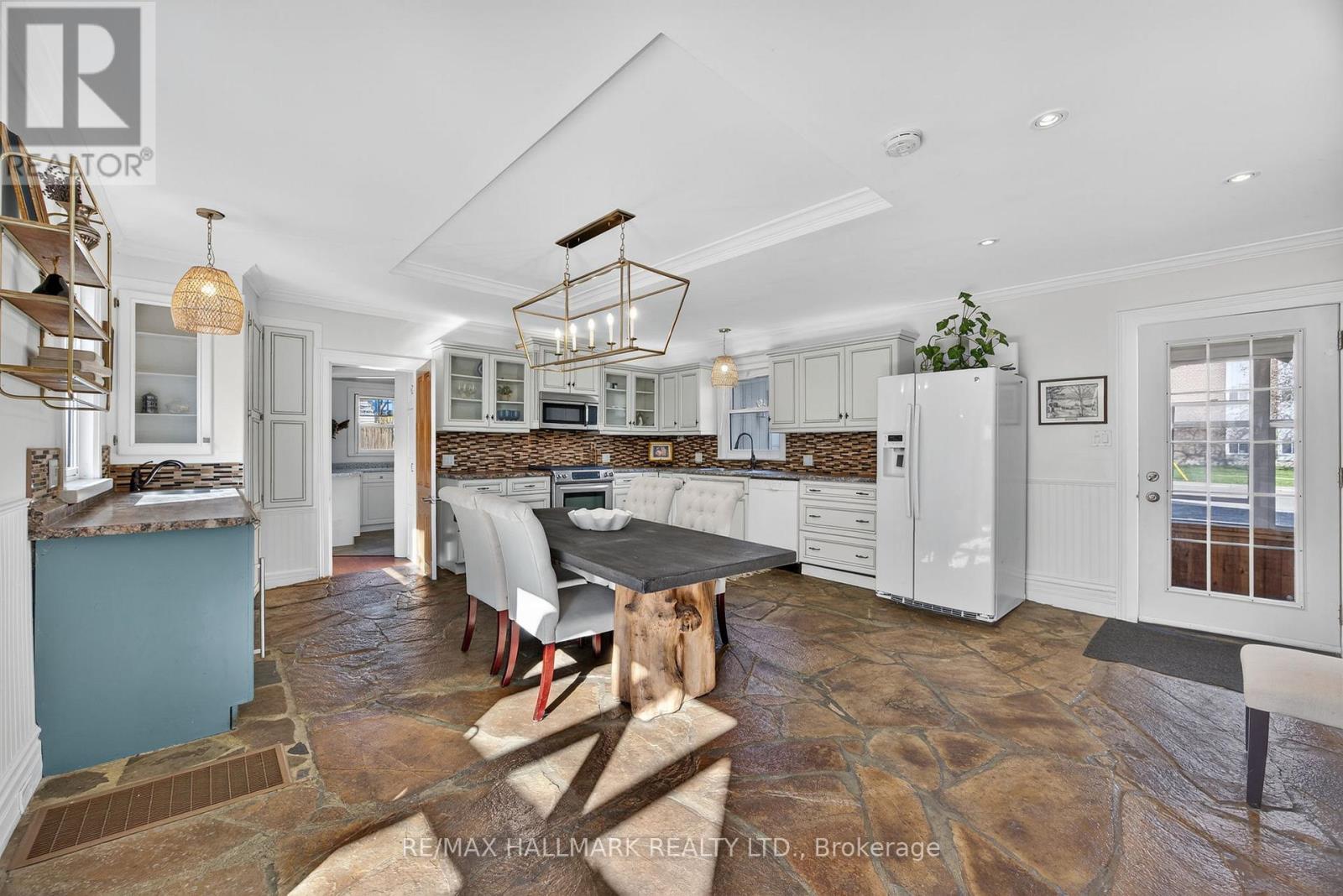 84 Wellington Street E, Barrie, Ontario  L4M 3K9 - Photo 4 - S12476656
