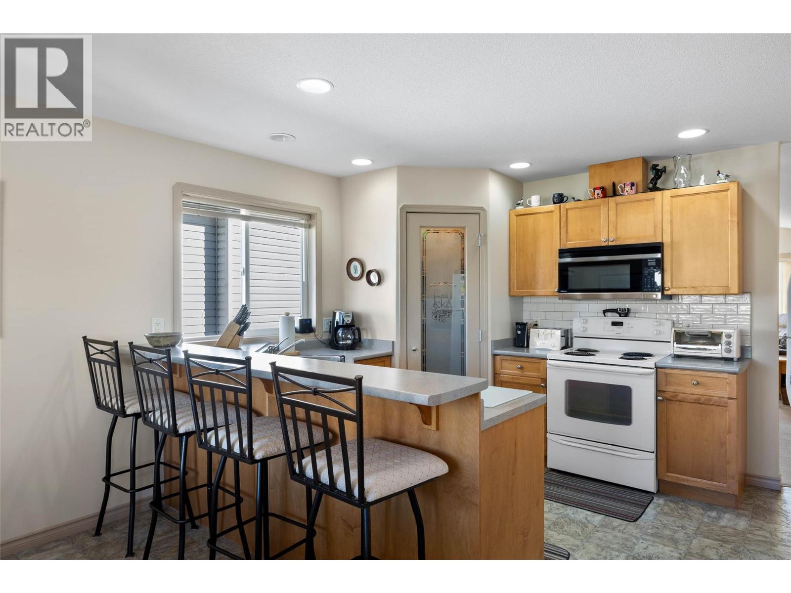 2434 Abbeyglen Way, Kamloops, British Columbia  V1S 1Y7 - Photo 15 - 10366652
