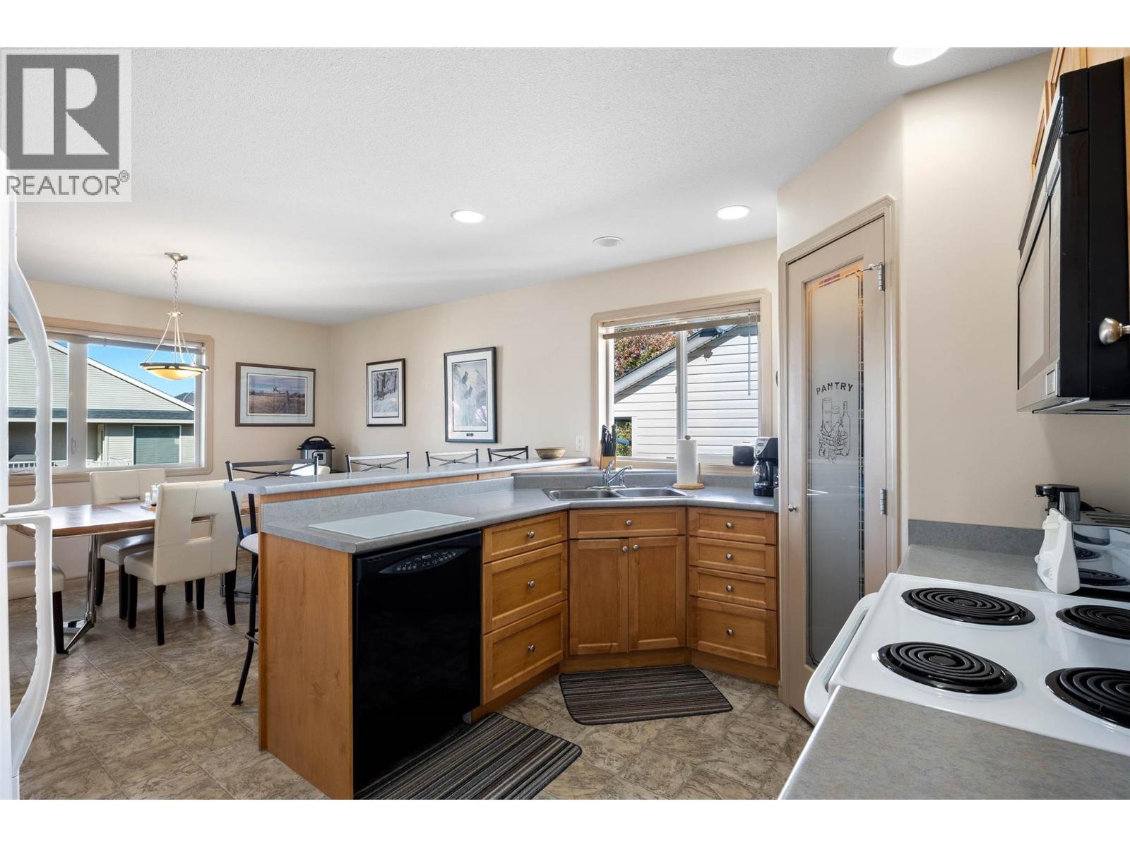 2434 Abbeyglen Way, Kamloops, British Columbia  V1S 1Y7 - Photo 6 - 10366652