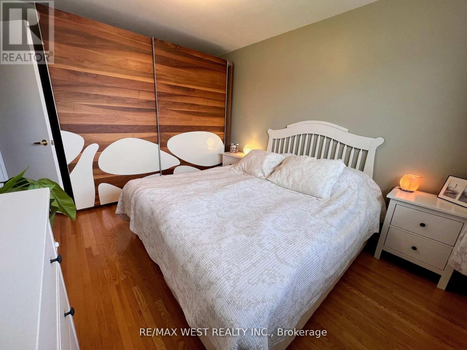 Main Flr - 382 Maple Leaf Drive, Toronto, Ontario  M6L 1P6 - Photo 12 - W12479393