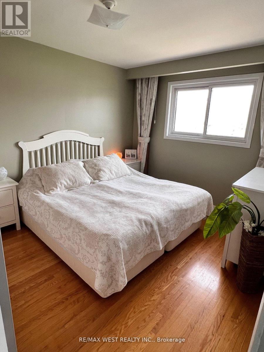 Main Flr - 382 Maple Leaf Drive, Toronto, Ontario  M6L 1P6 - Photo 13 - W12479393