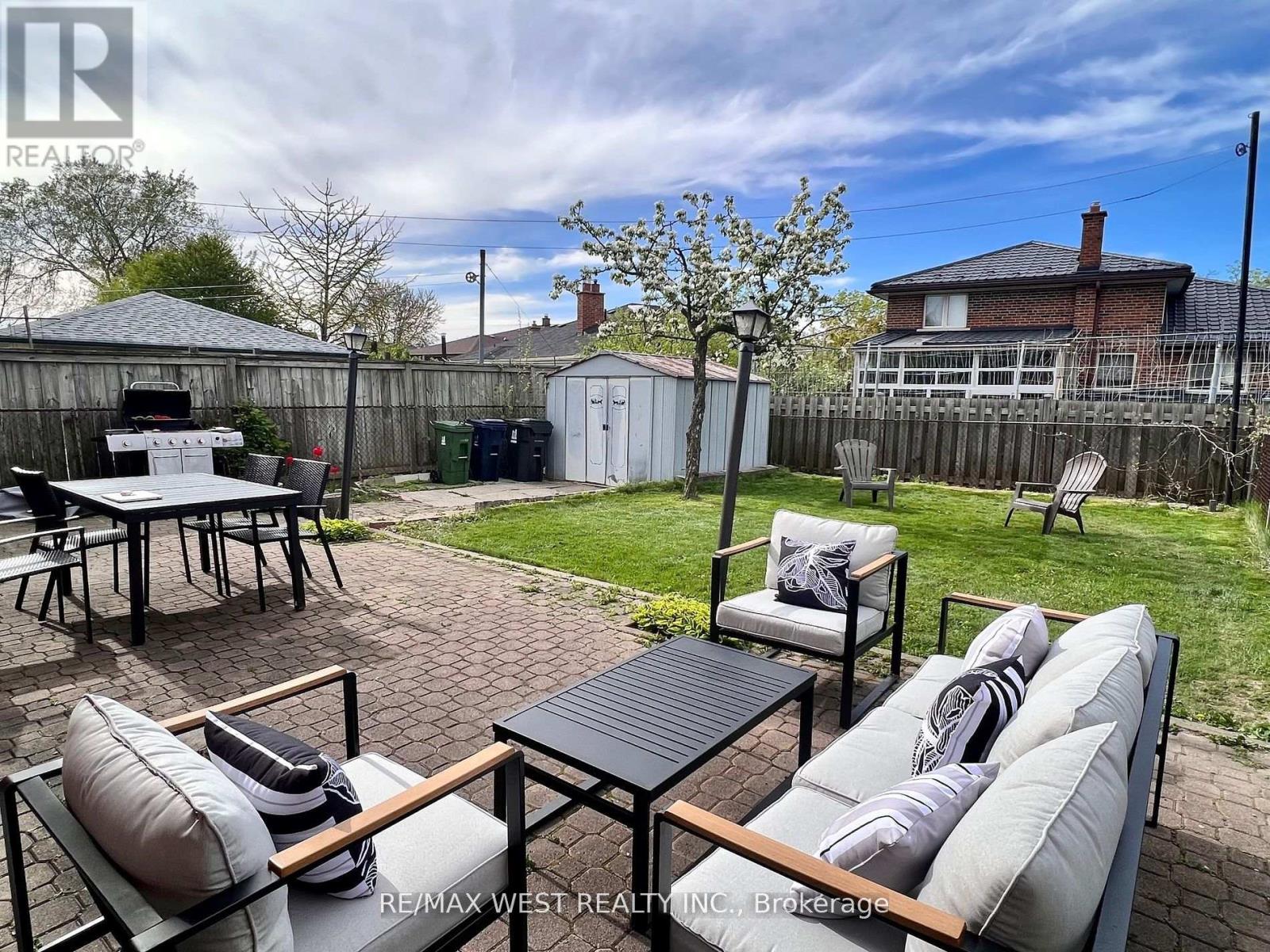 Main Flr - 382 Maple Leaf Drive, Toronto, Ontario  M6L 1P6 - Photo 16 - W12479393