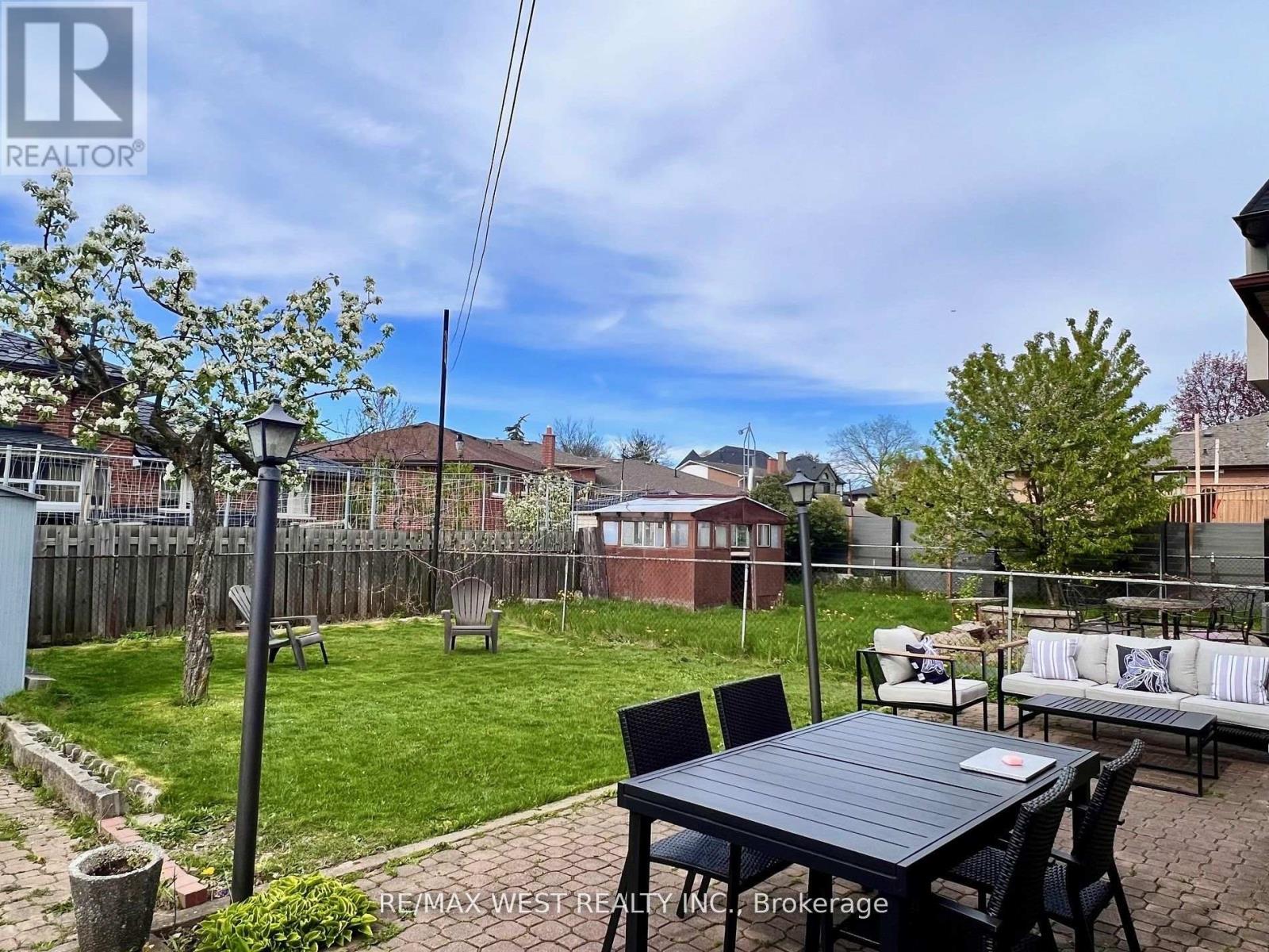 Main Flr - 382 Maple Leaf Drive, Toronto, Ontario  M6L 1P6 - Photo 17 - W12479393