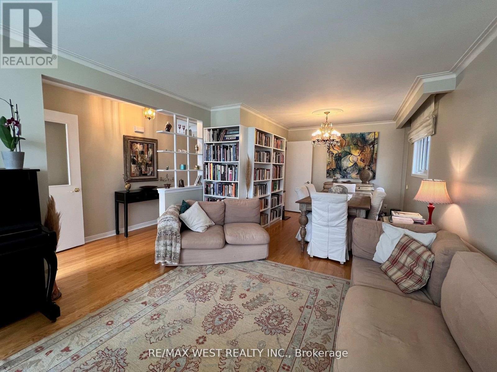 Main Flr - 382 Maple Leaf Drive, Toronto, Ontario  M6L 1P6 - Photo 3 - W12479393