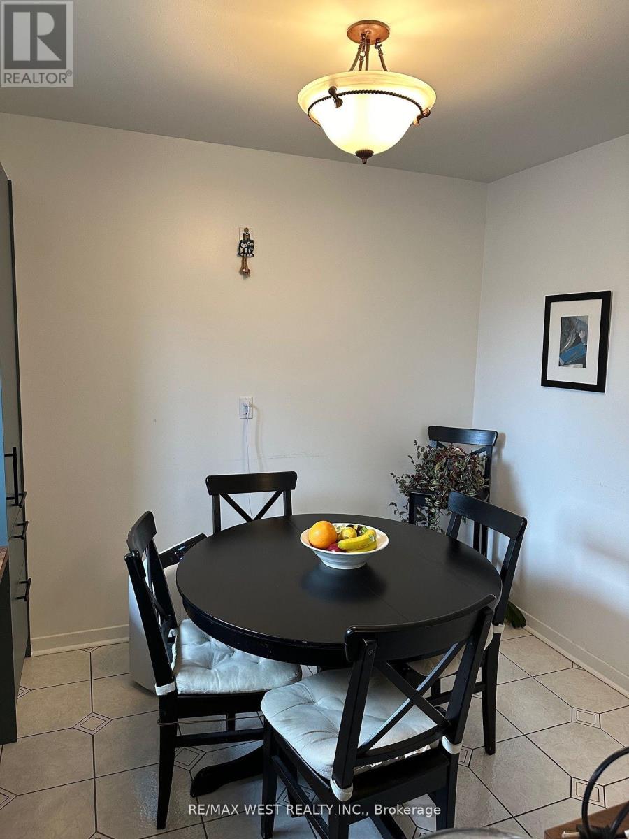 Main Flr - 382 Maple Leaf Drive, Toronto, Ontario  M6L 1P6 - Photo 9 - W12479393