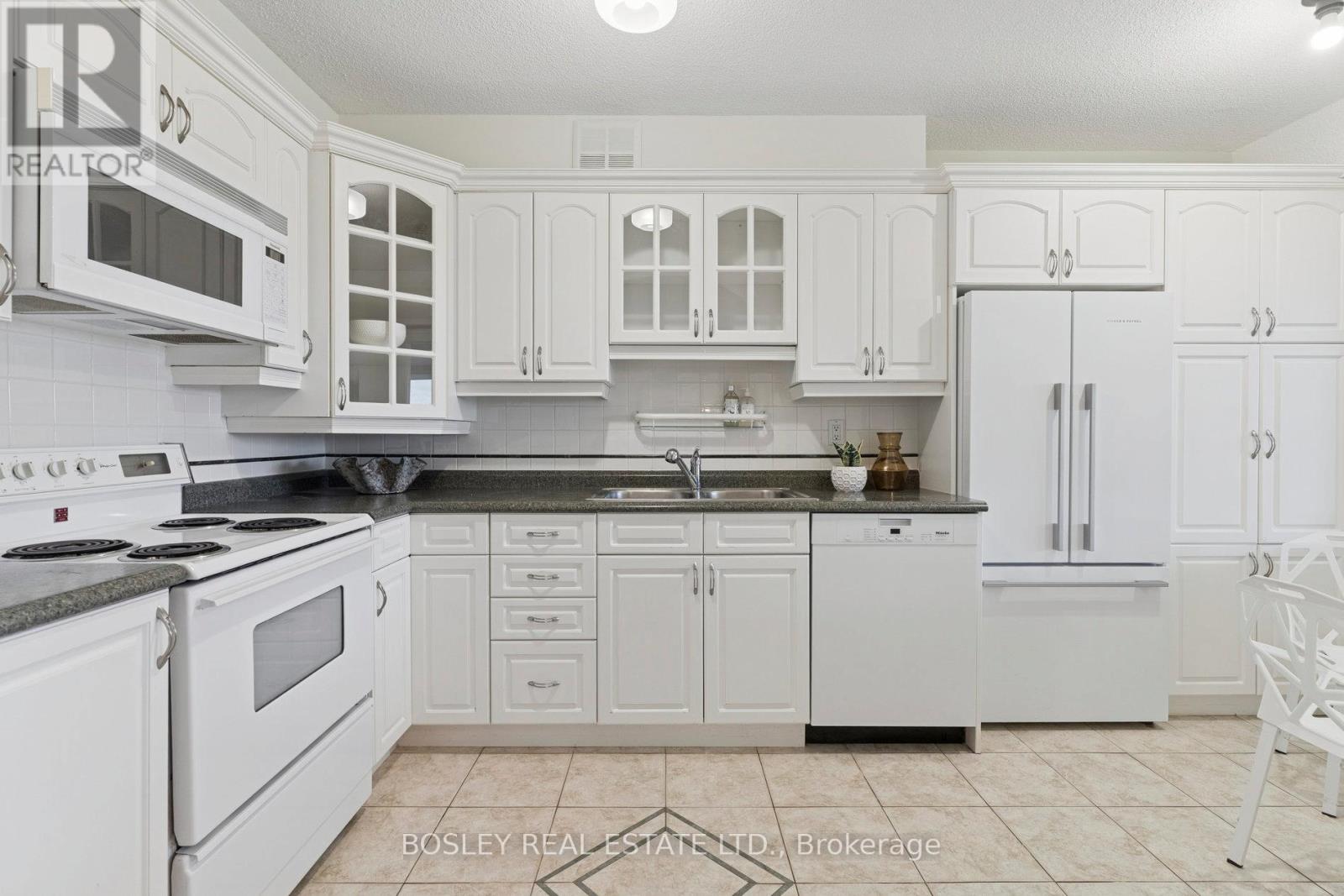 1108 - 250 Scarlett Road, Toronto, Ontario  M6N 4X5 - Photo 13 - W12479408